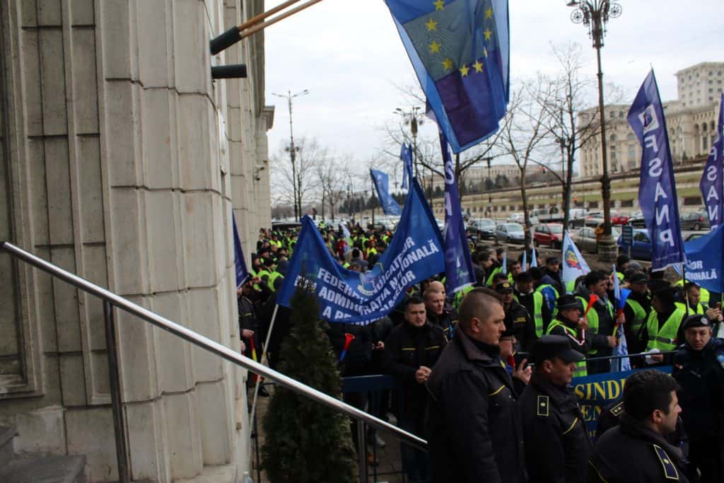 Protest politisti, angajati din penitenciare si rezervisti - Ministerul Justitiei, 07 feb 2019