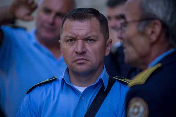 Sindicatele amenință cu blocarea penitenciarelor. ”Cuza a dat, Kelemen a luat!” Tăierea normei de hrană înseamnă diminuări salariale. Ministrul apărării, Radu Miruță, se opune.