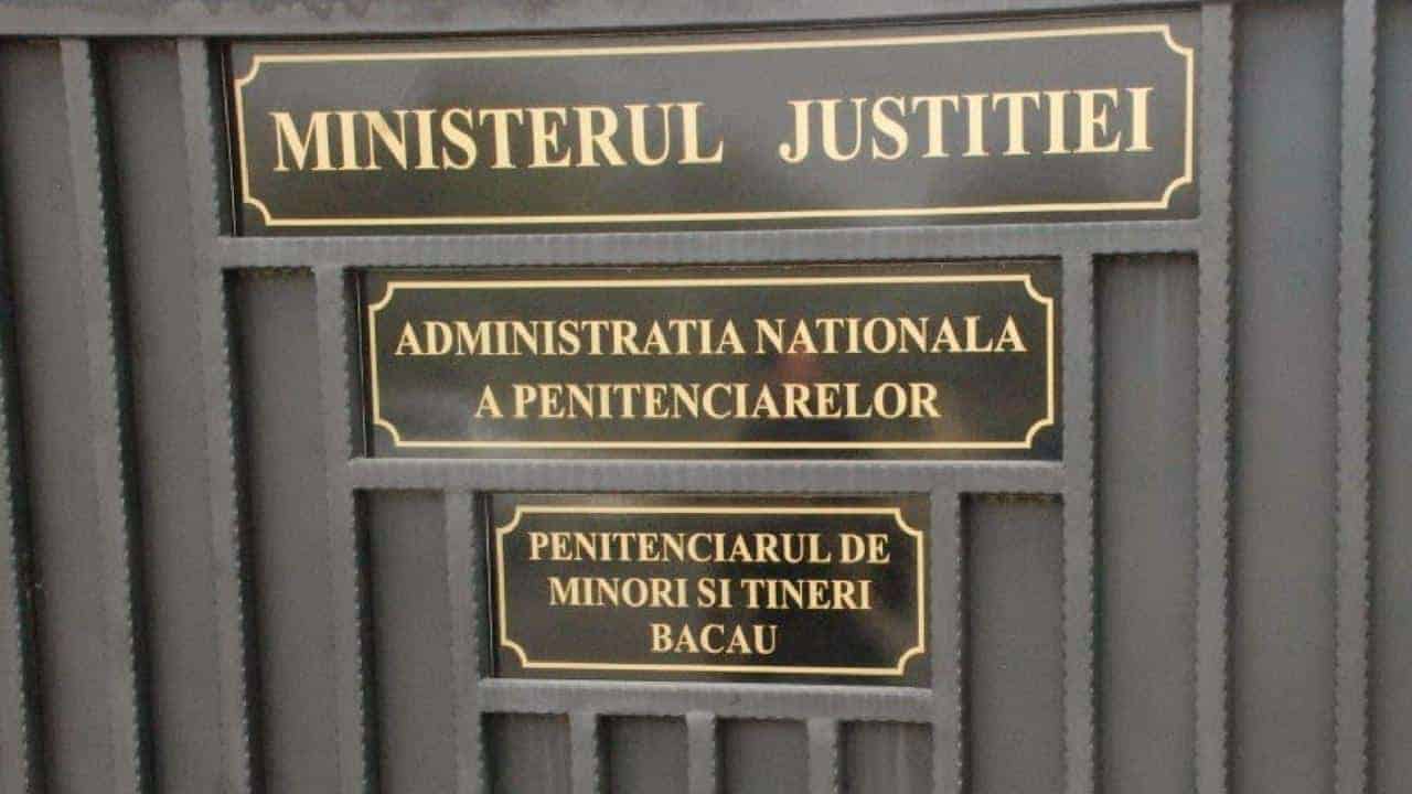 Penitenciarul Bacău, agent condamnat pentru corupție