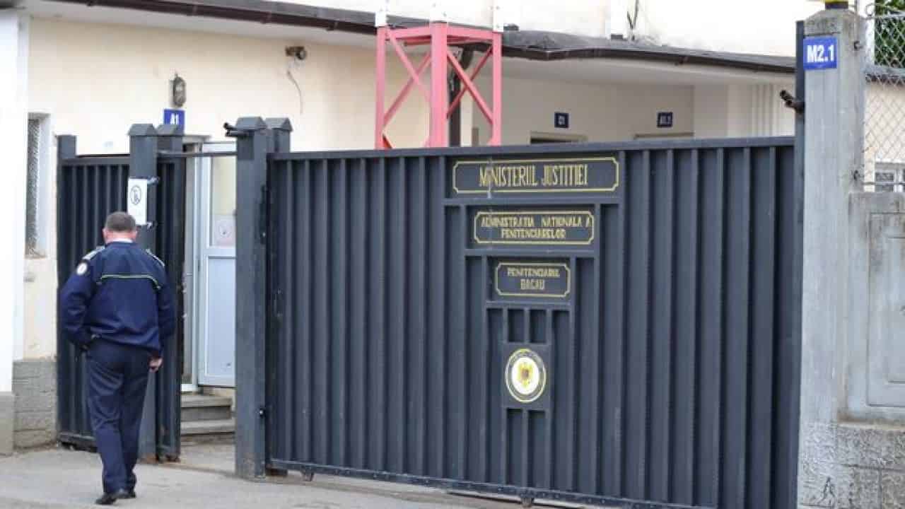 Directorul adjunct al Penitenciarului Bacău a fost demis din funcţie