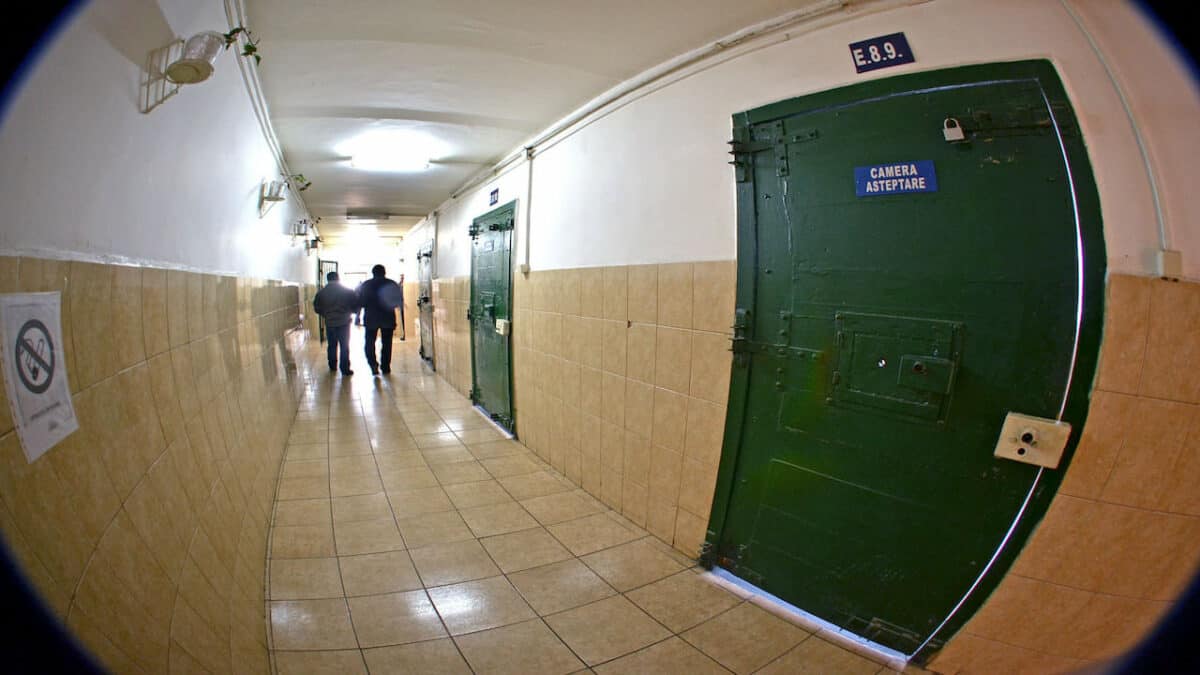(Și) polițiștii de penitenciare implicați în agresiuni trebuie prezentați la examinare medicală!