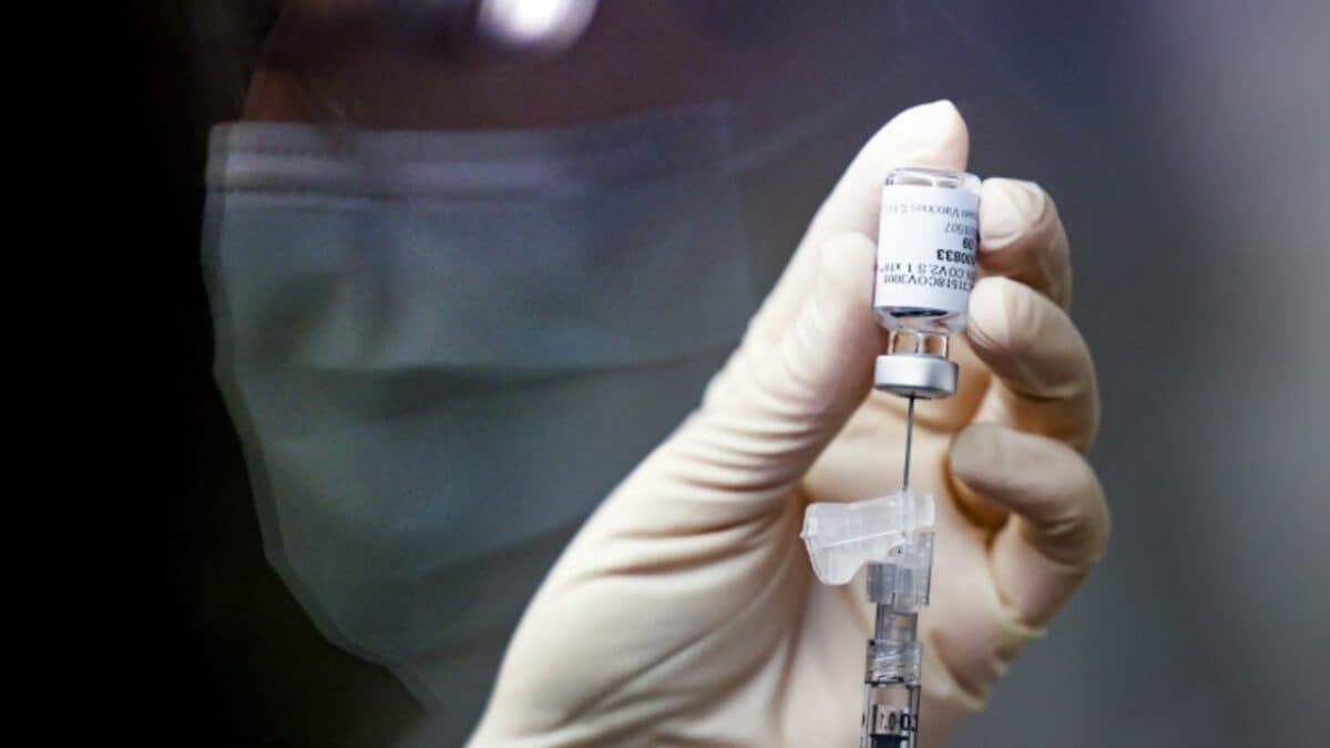 9000 de deținuți vor să se vaccineze