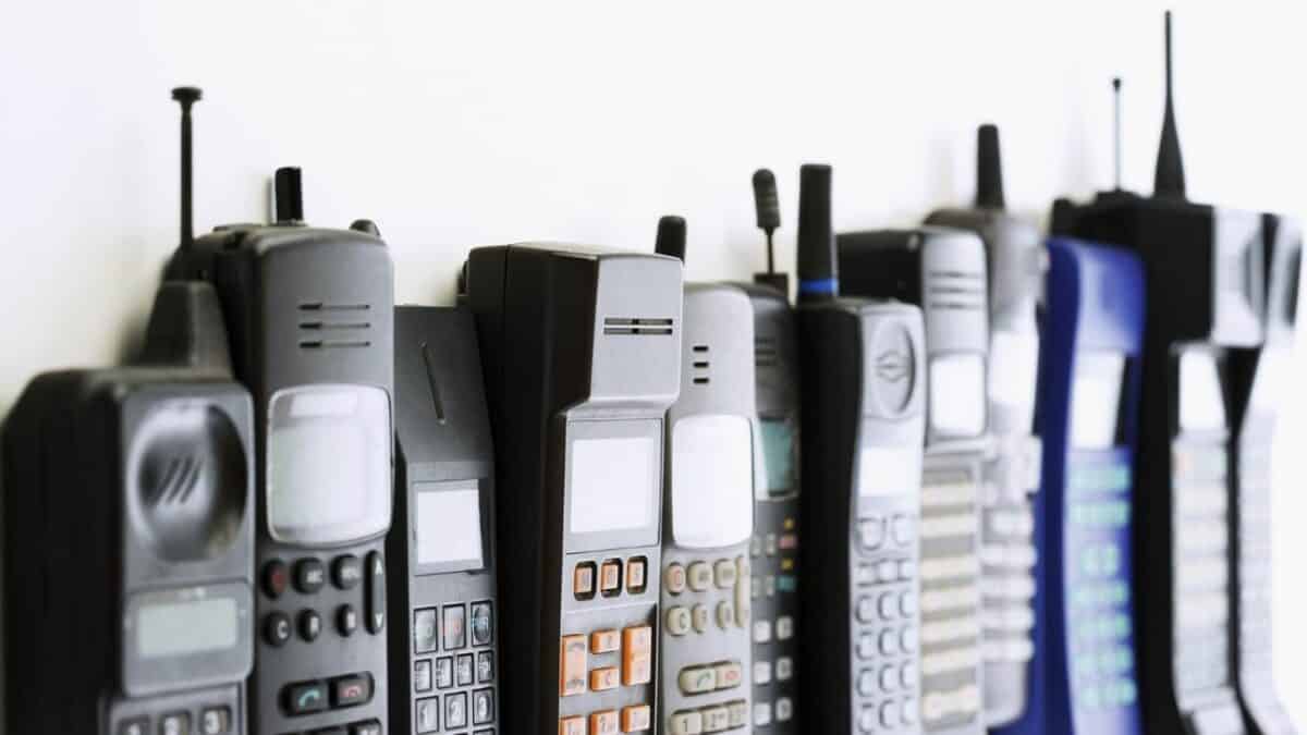Accesul personalului cu telefon mobil în sectorul administrativ