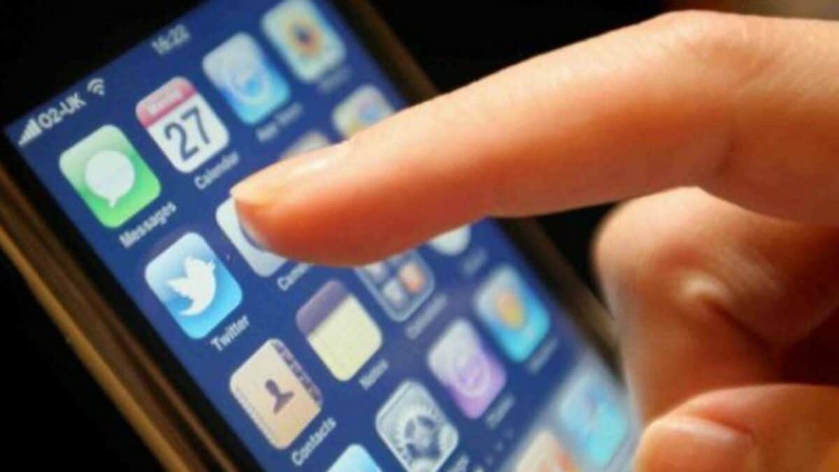 RSLD spune ”STOP!” accesului polițiștilor cu telefon mobil în penitenciare.