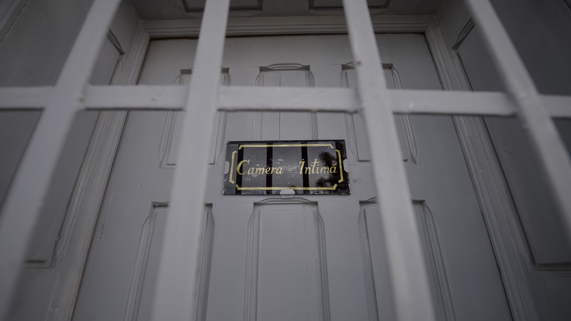 CRIMĂ: Un deținut beat i-a tăiat gâtul altui deținut în Penitenciarul Arad. Suntem la un pas ca un polițist de penitenciare să fie ucis. Siguranța penitenciarelor detronată de cărămizile unui ANP în picaj.