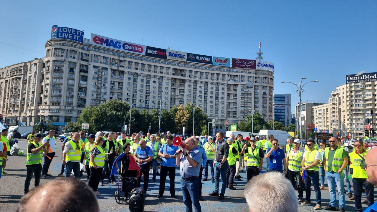 Poliția și penitenciarele iau cu asalt Guvernul României, acuzând miniștrii cabinetului CIUCĂ de circ politic.